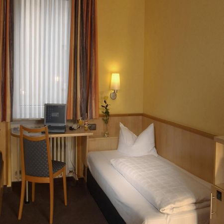 City Partner Hotel Strauss Wurtzbourg Extérieur photo