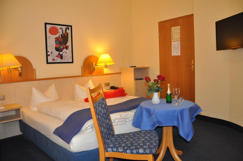 City Partner Hotel Strauss Wurtzbourg Extérieur photo