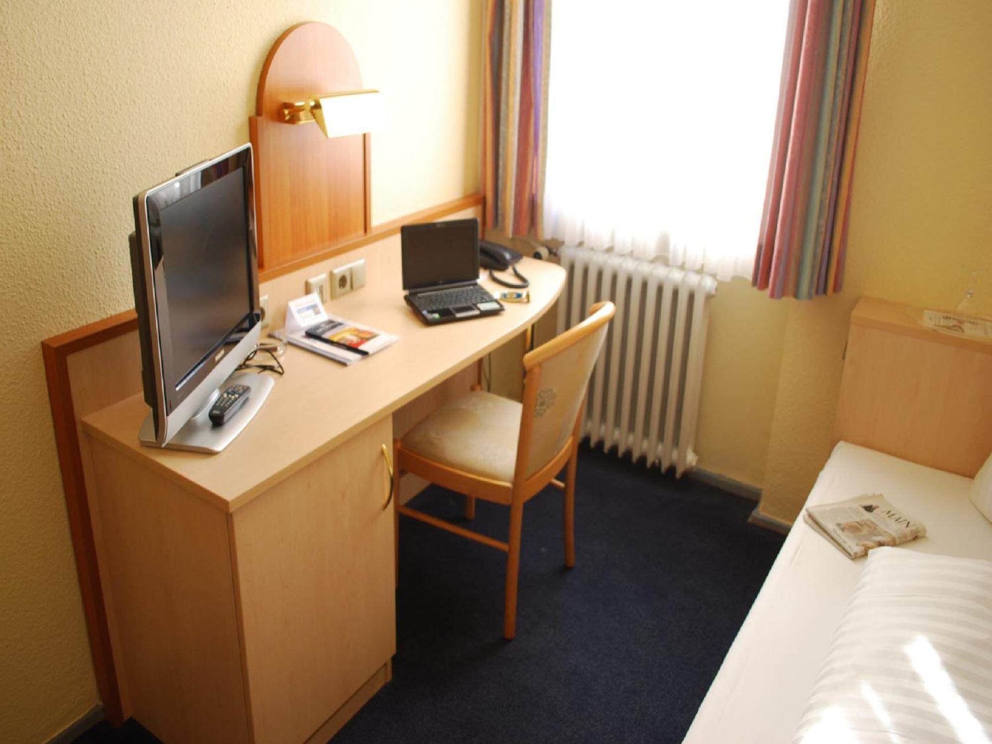 City Partner Hotel Strauss Wurtzbourg Extérieur photo