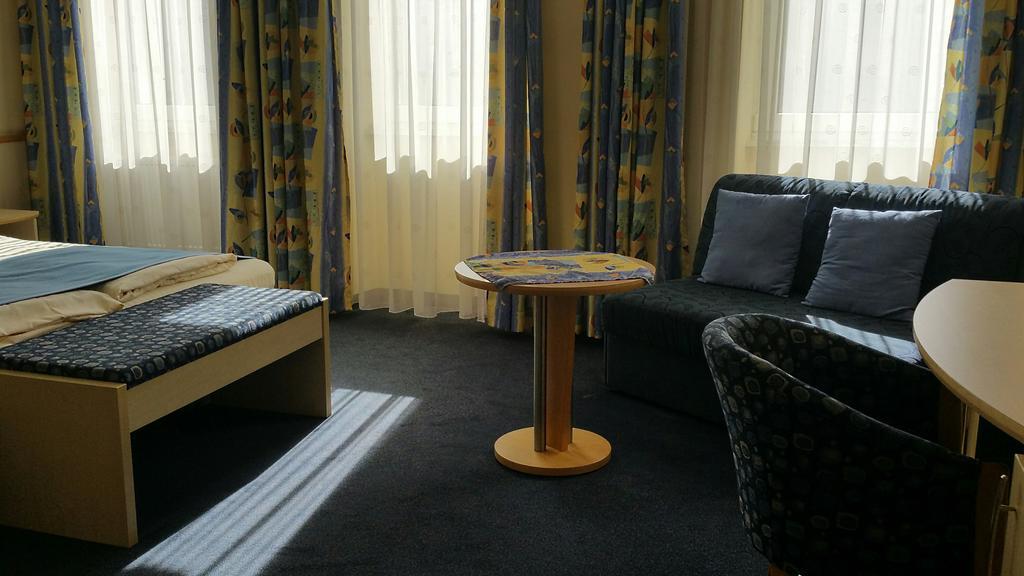 City Partner Hotel Strauss Wurtzbourg Extérieur photo