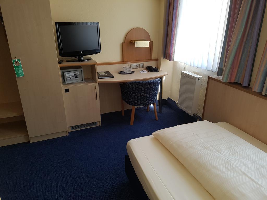 City Partner Hotel Strauss Wurtzbourg Extérieur photo