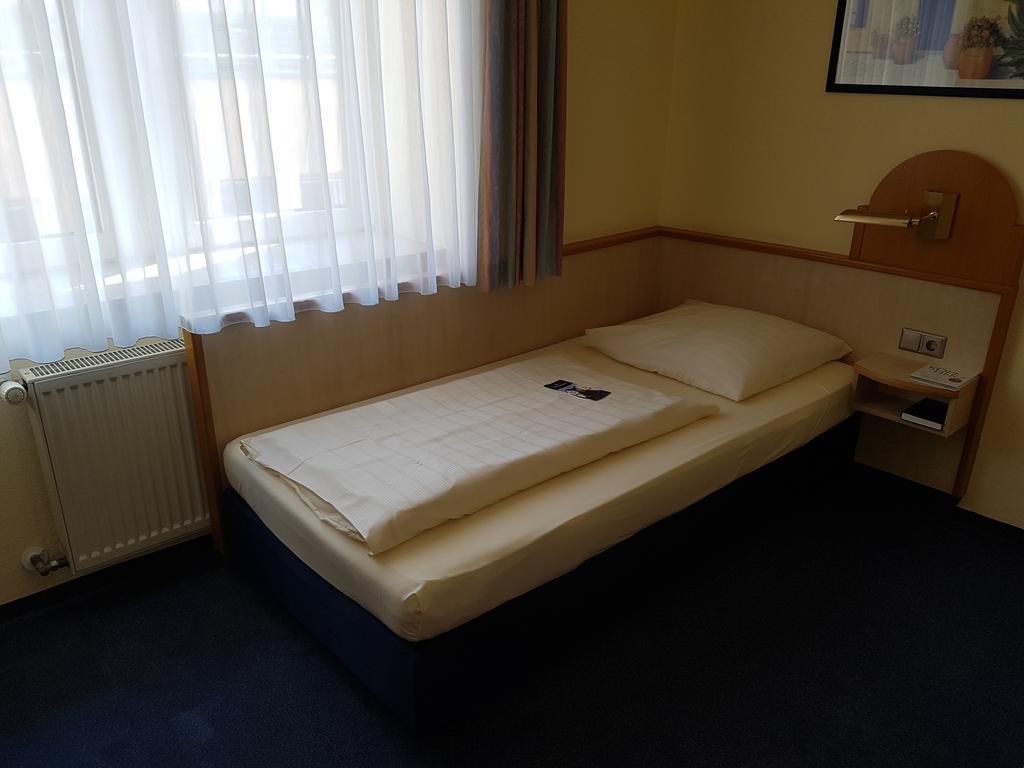 City Partner Hotel Strauss Wurtzbourg Extérieur photo