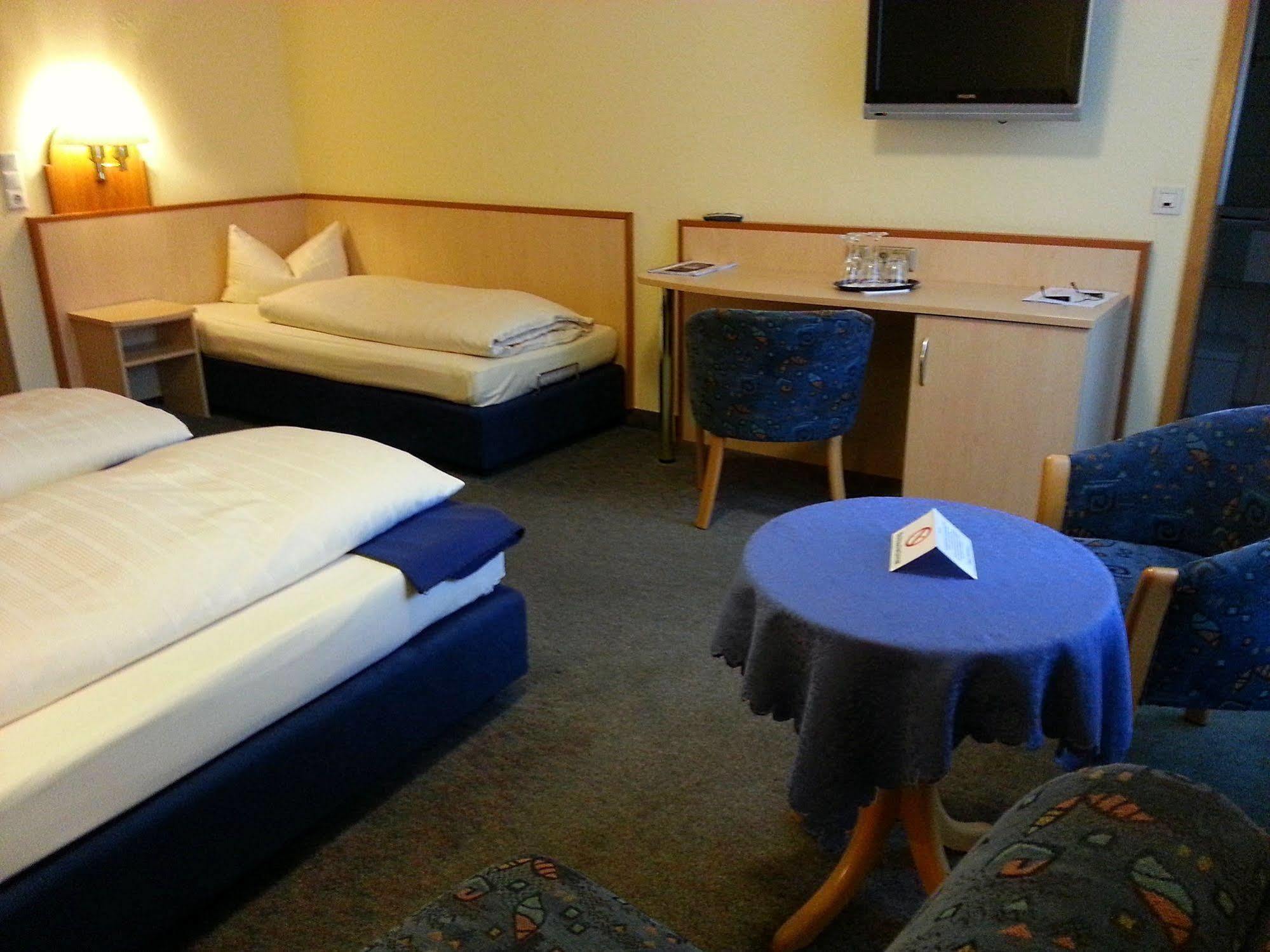 City Partner Hotel Strauss Wurtzbourg Extérieur photo