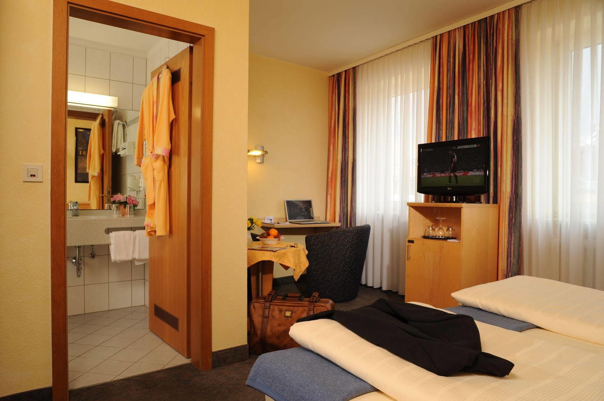 City Partner Hotel Strauss Wurtzbourg Extérieur photo