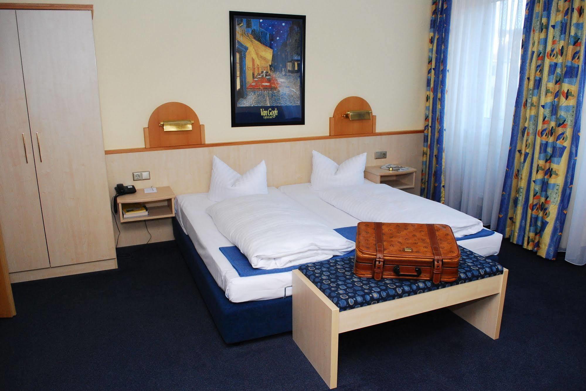 City Partner Hotel Strauss Wurtzbourg Extérieur photo