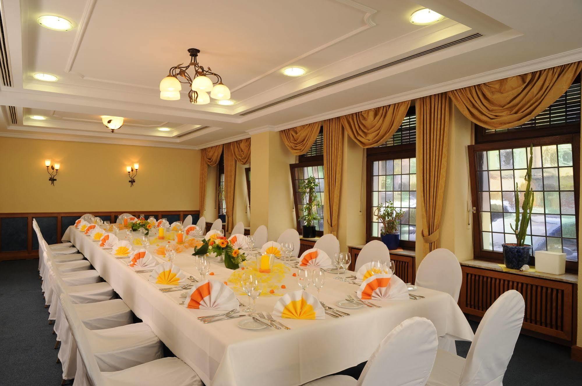 City Partner Hotel Strauss Wurtzbourg Extérieur photo