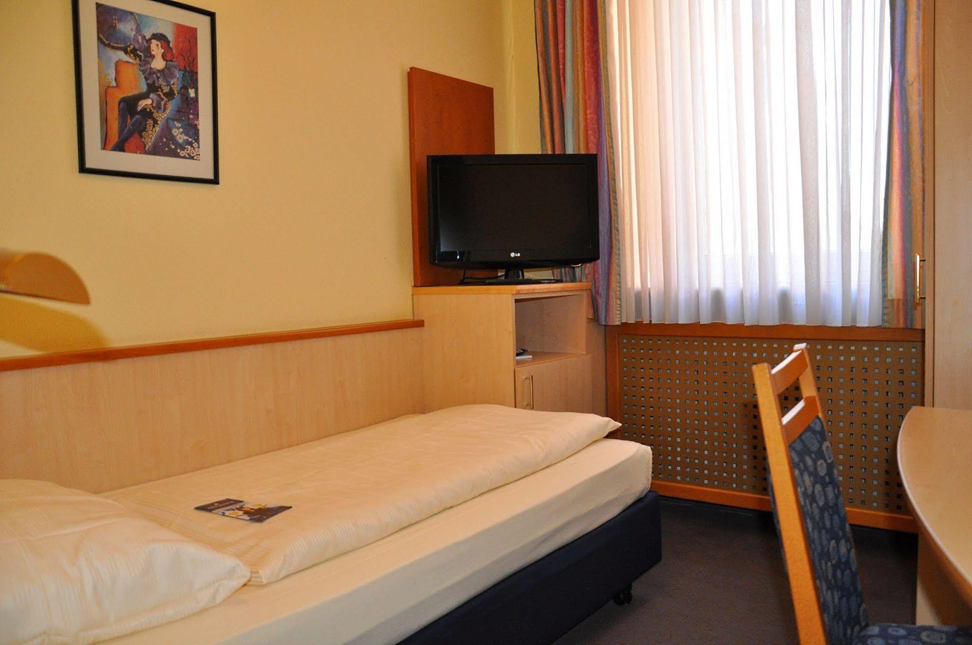 City Partner Hotel Strauss Wurtzbourg Extérieur photo