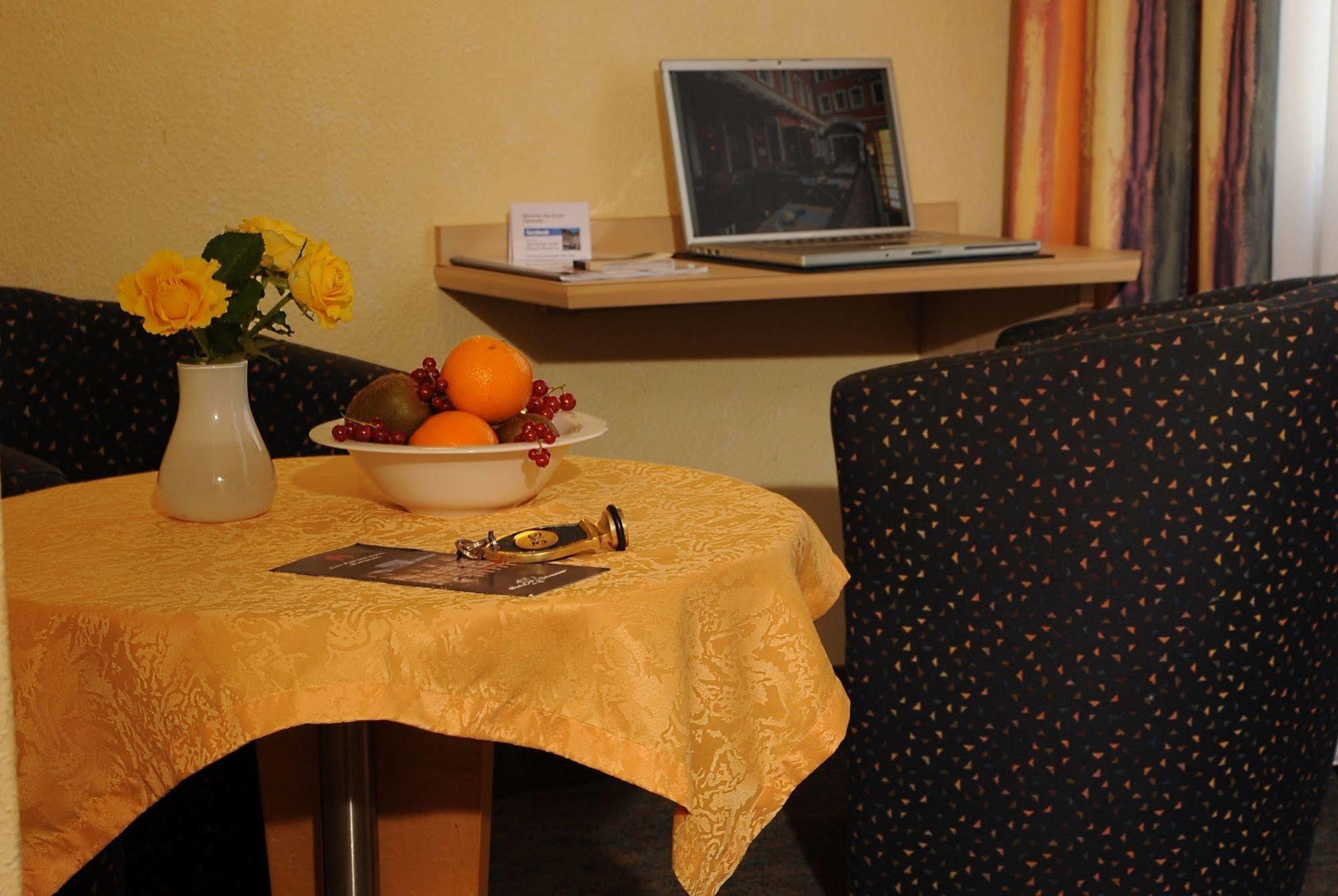 City Partner Hotel Strauss Wurtzbourg Extérieur photo
