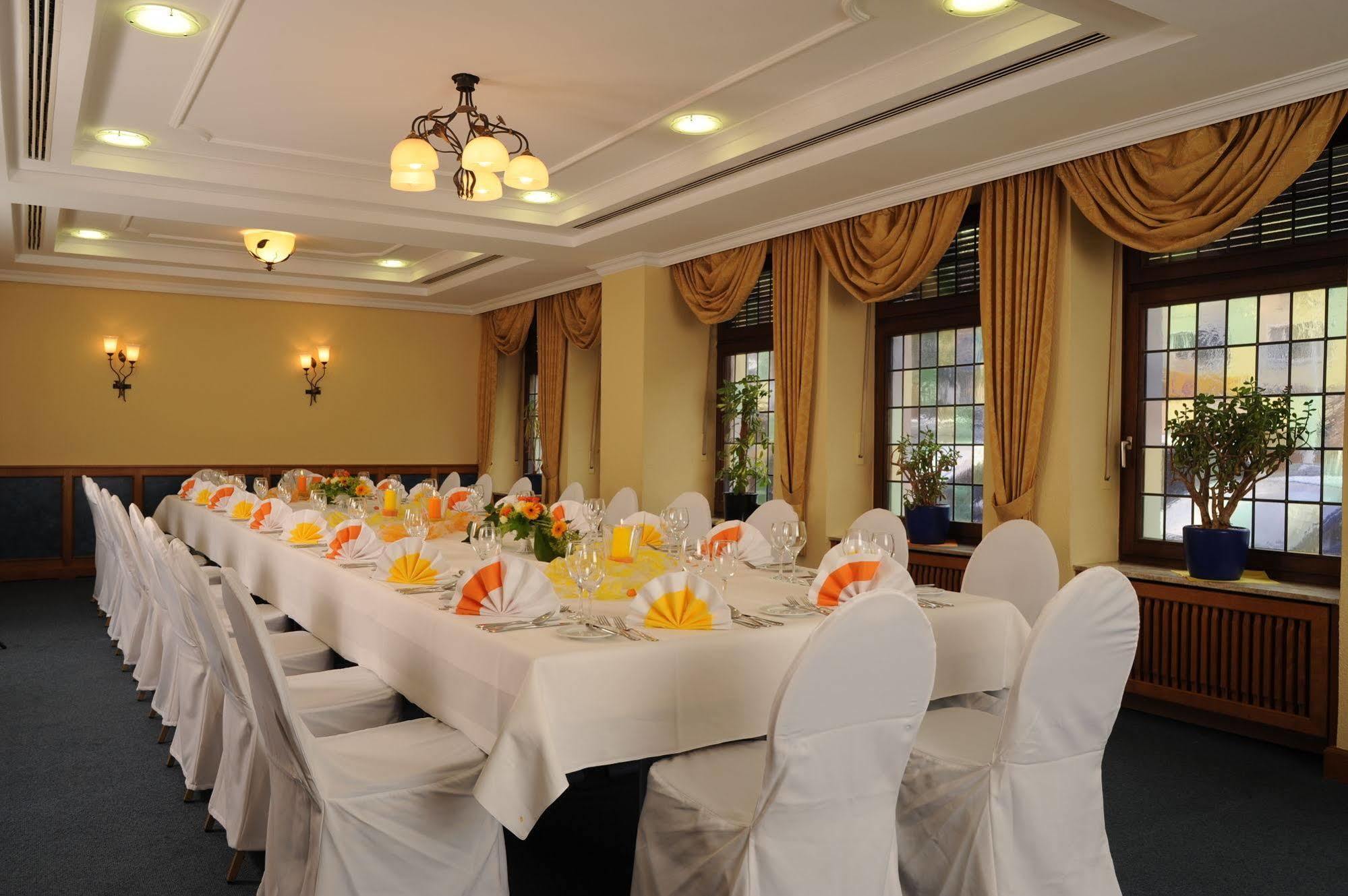 City Partner Hotel Strauss Wurtzbourg Extérieur photo